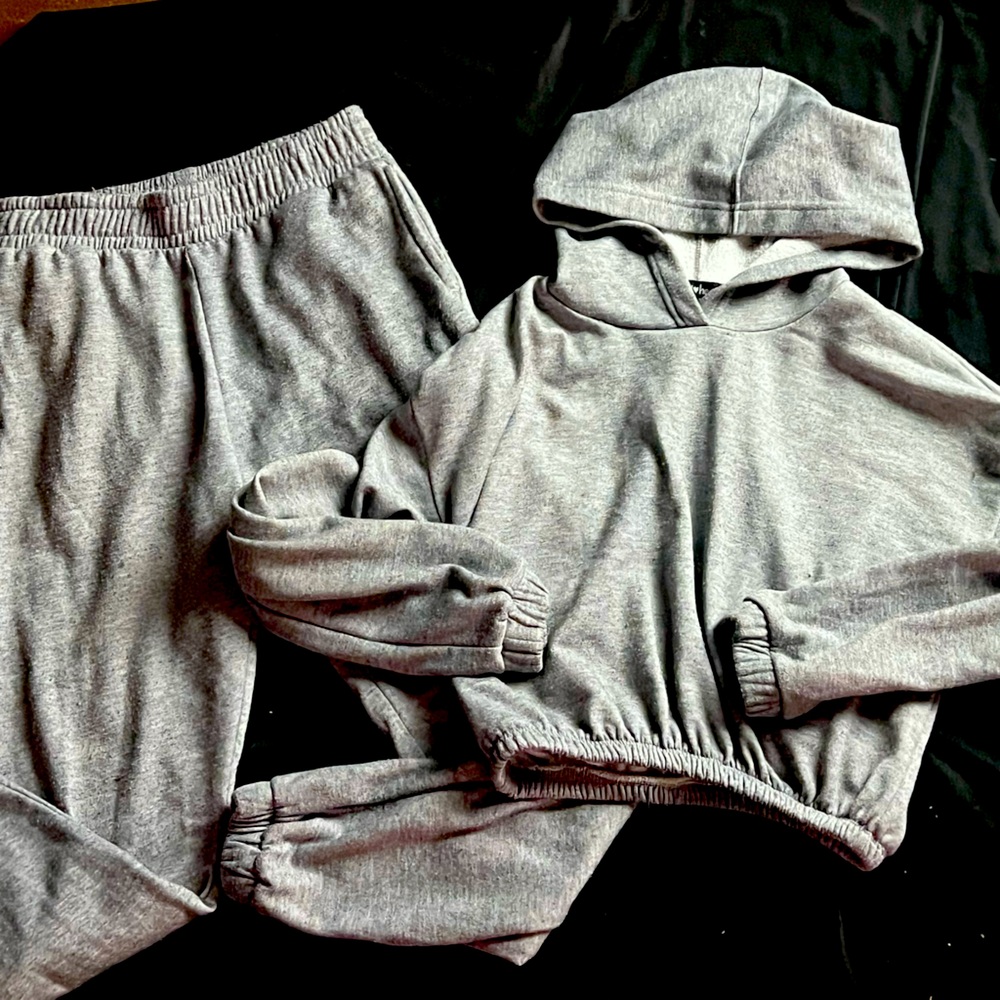 JUNIORS GREY JOGGING OUTFIT SMALL - Picture 1 of 5